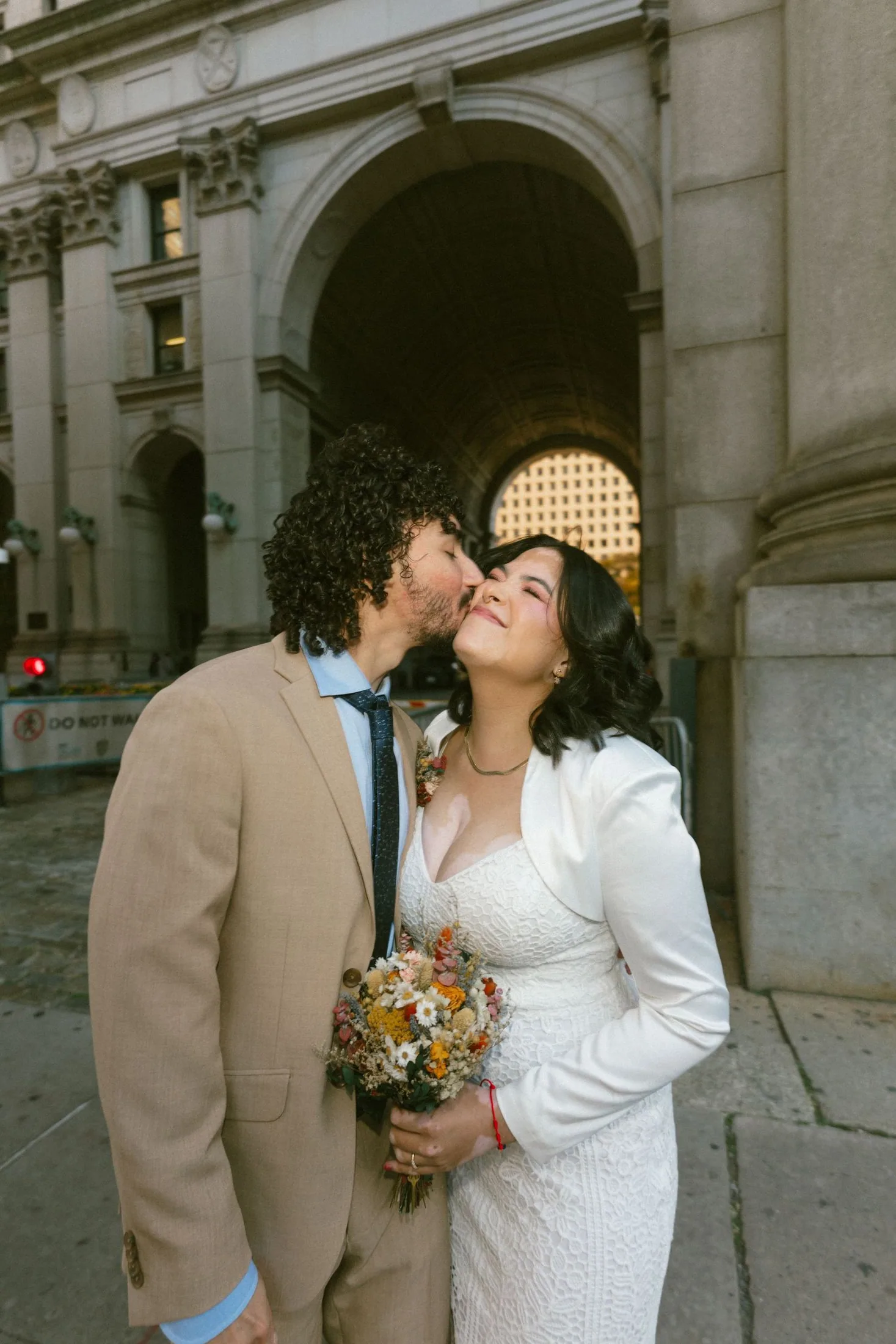 Couple kissing outside a landmark New York courthouse